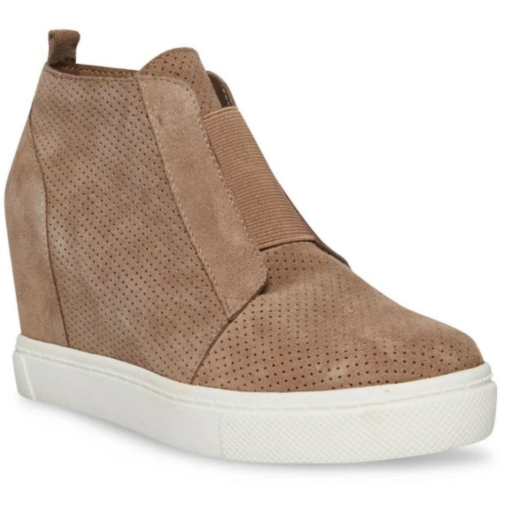 Steve Madden Women’s Sneaker Bootie in Taupe Suede. Size 7.5